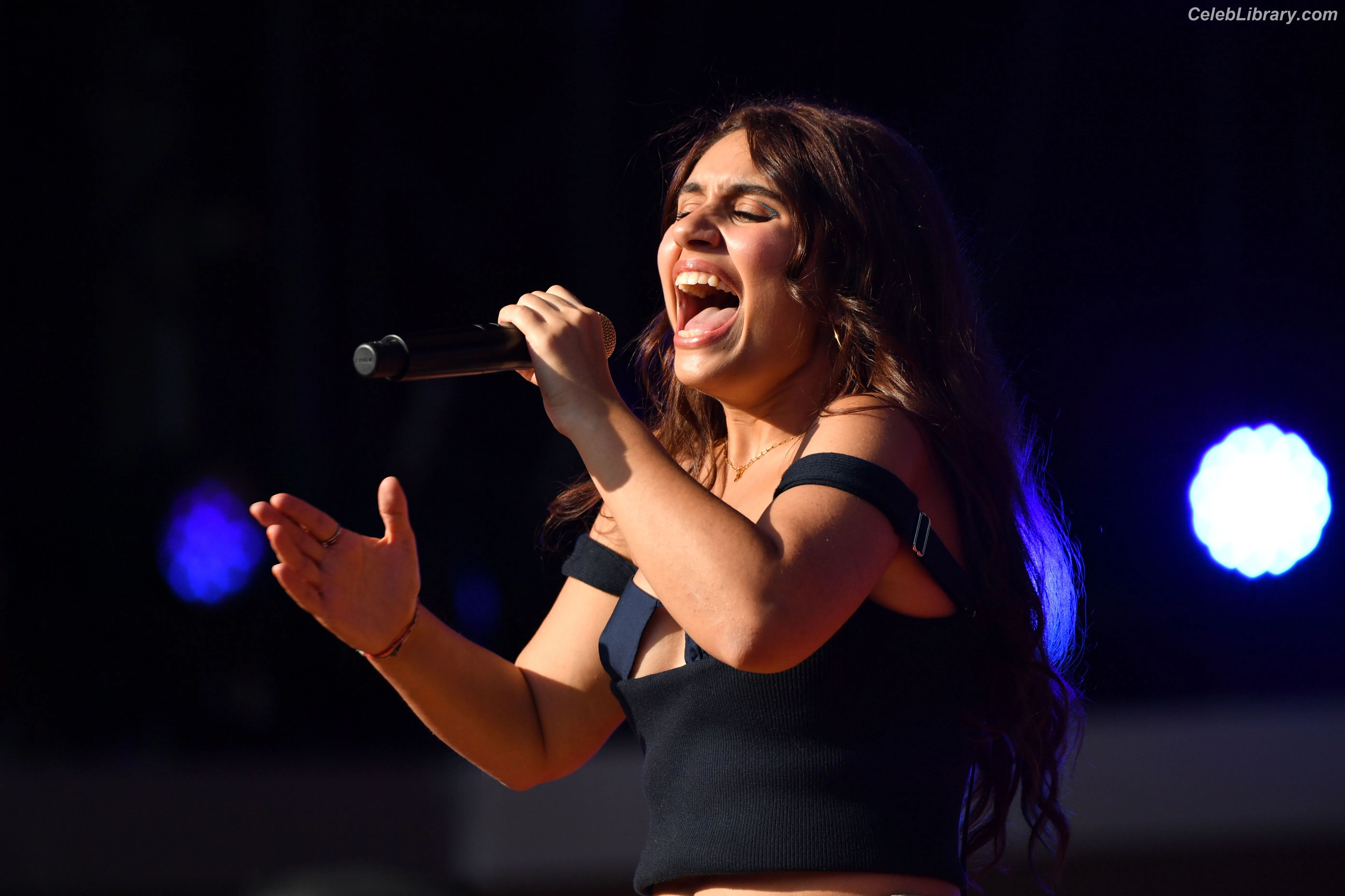 Alessia Cara photo 11 of 309