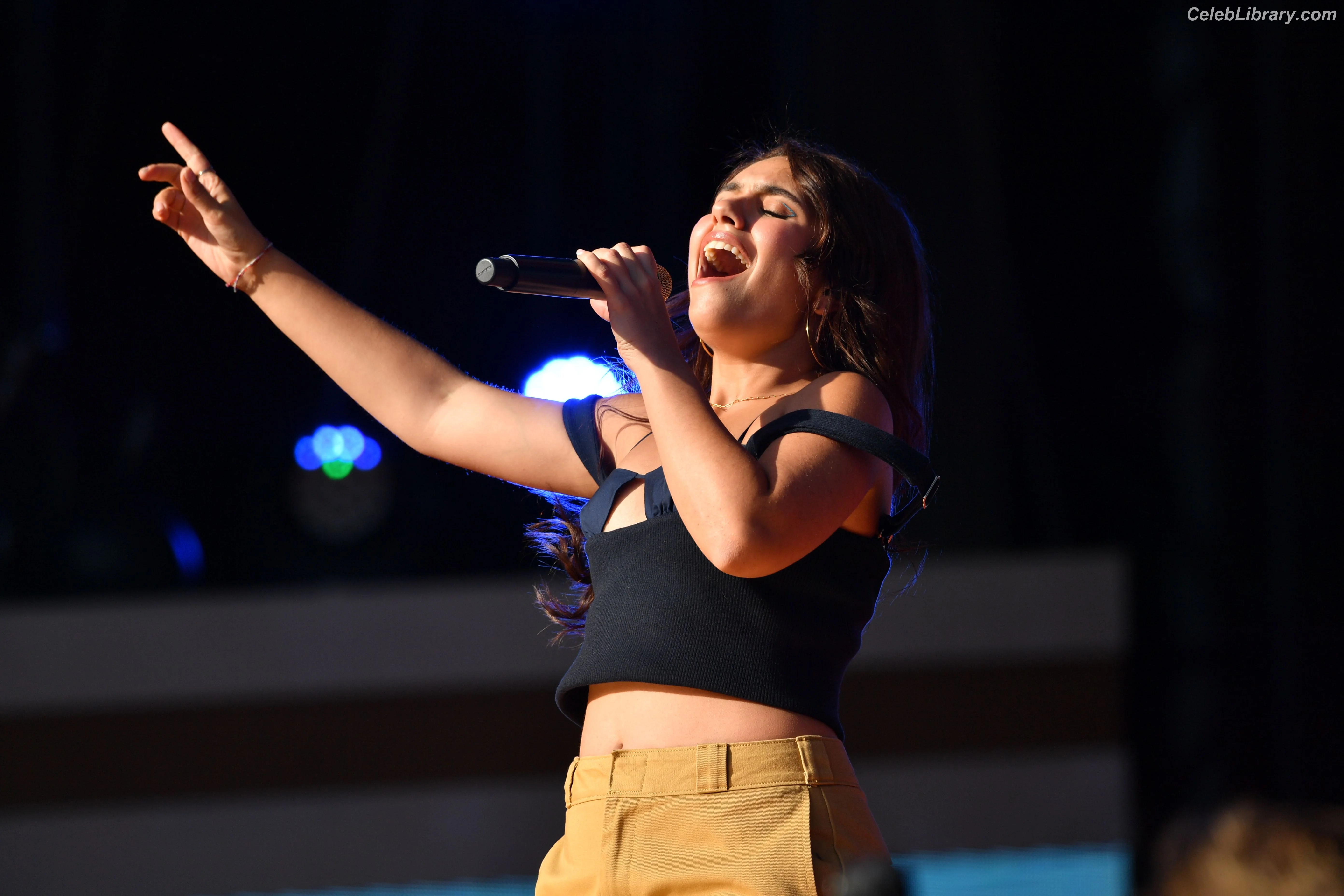 Alessia Cara photo 14 of 309
