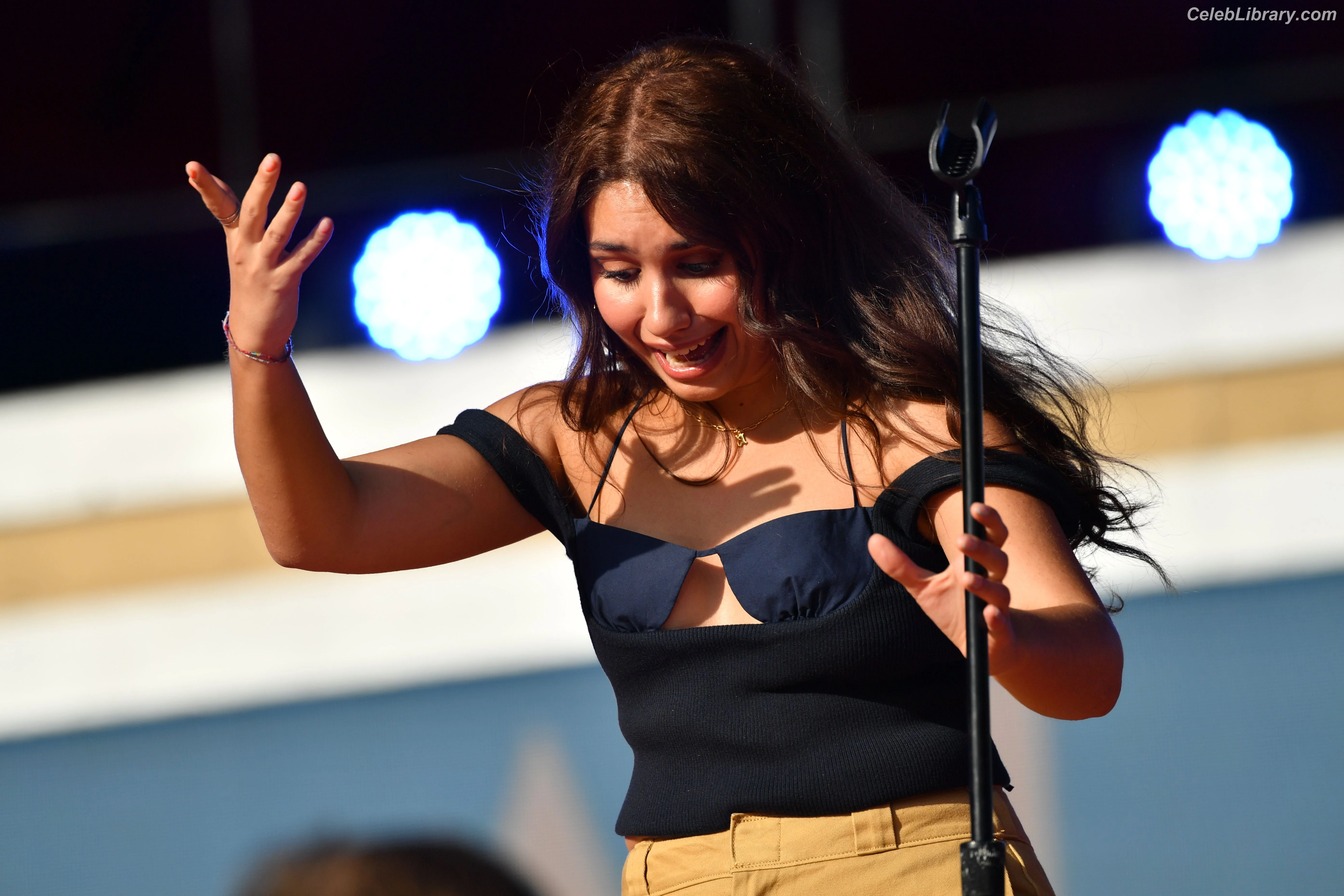 Alessia Cara photo 19 of 309