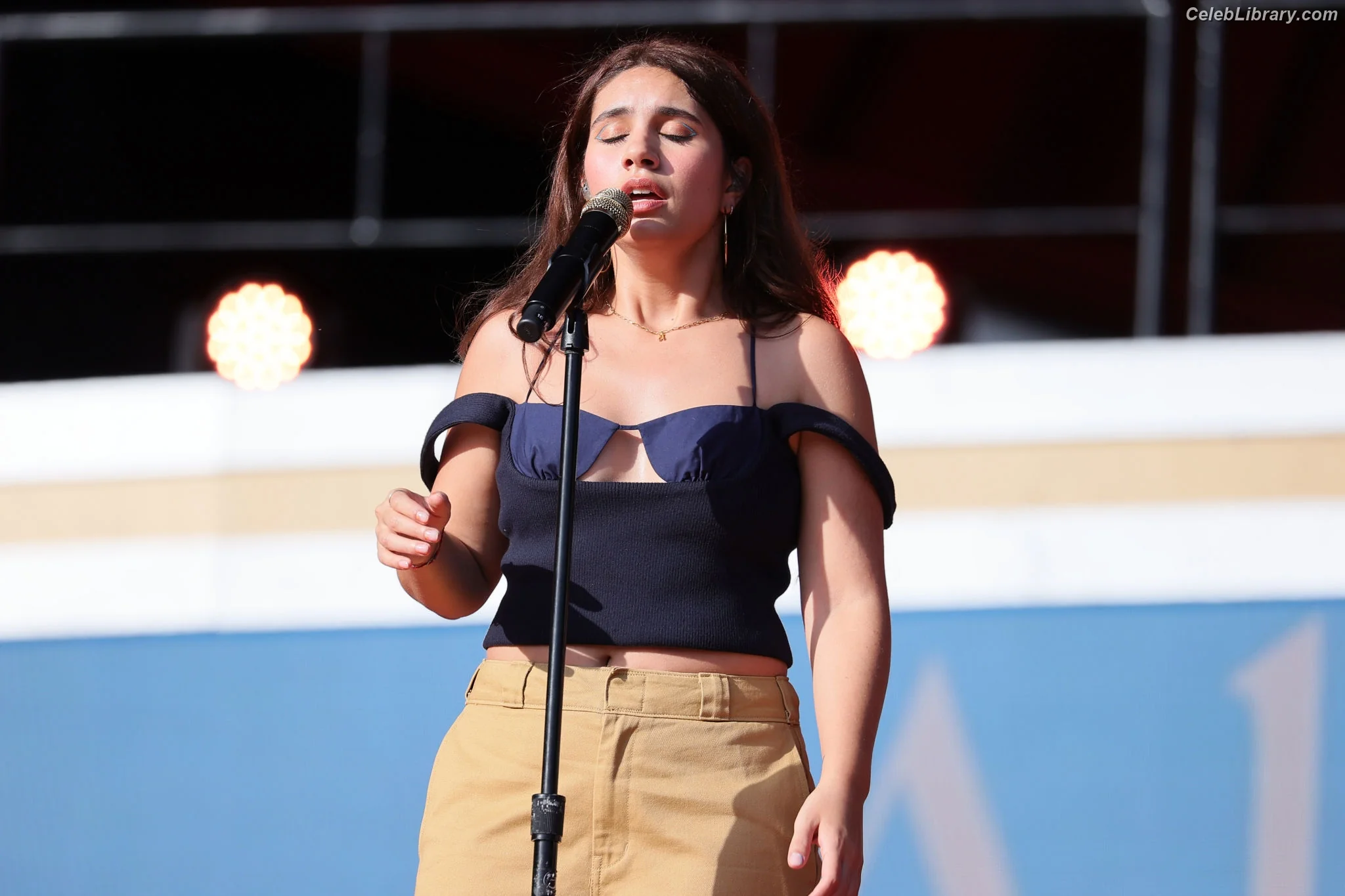 Alessia Cara photo 12 of 309
