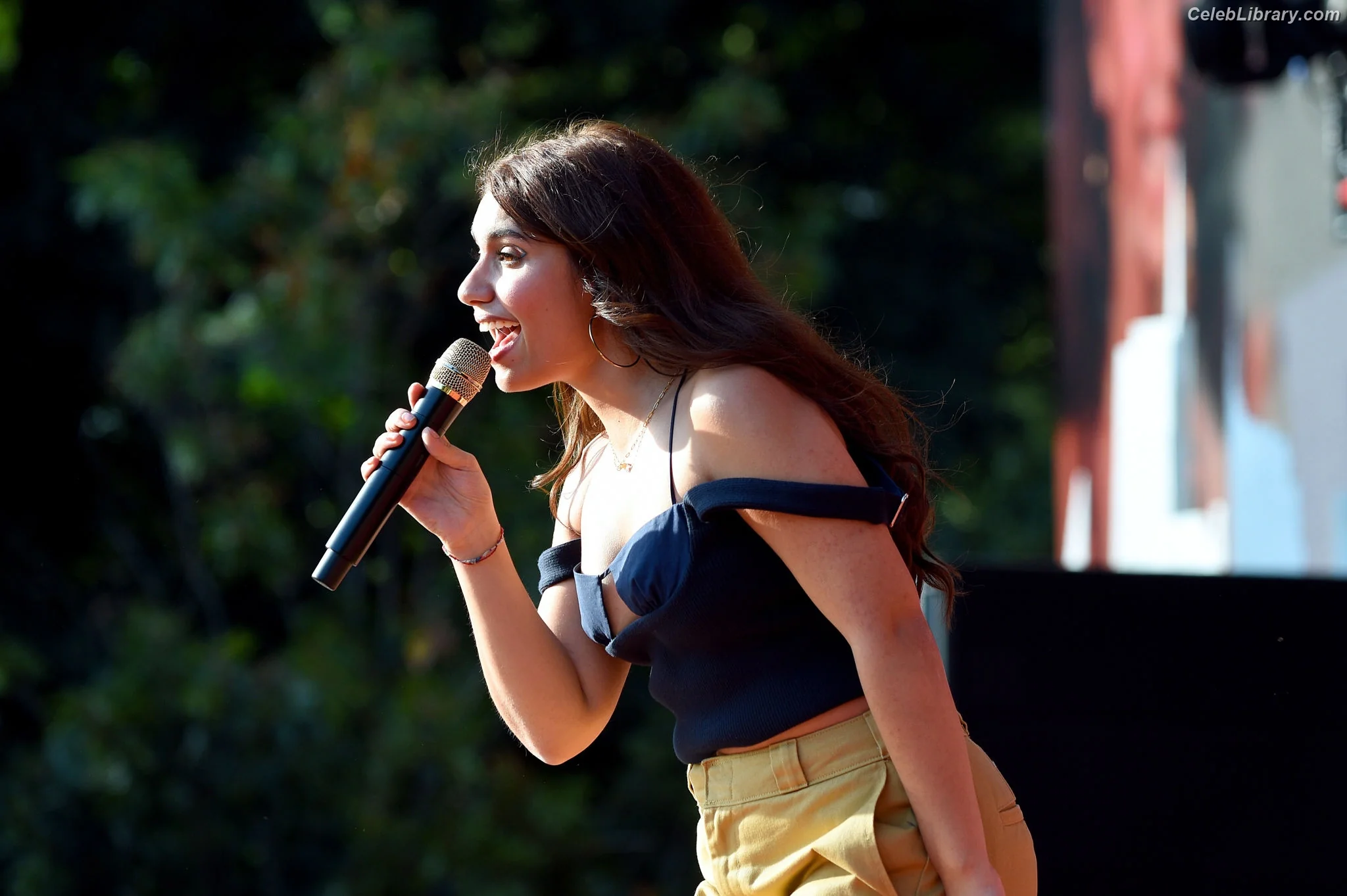 Alessia Cara photo 16 of 309