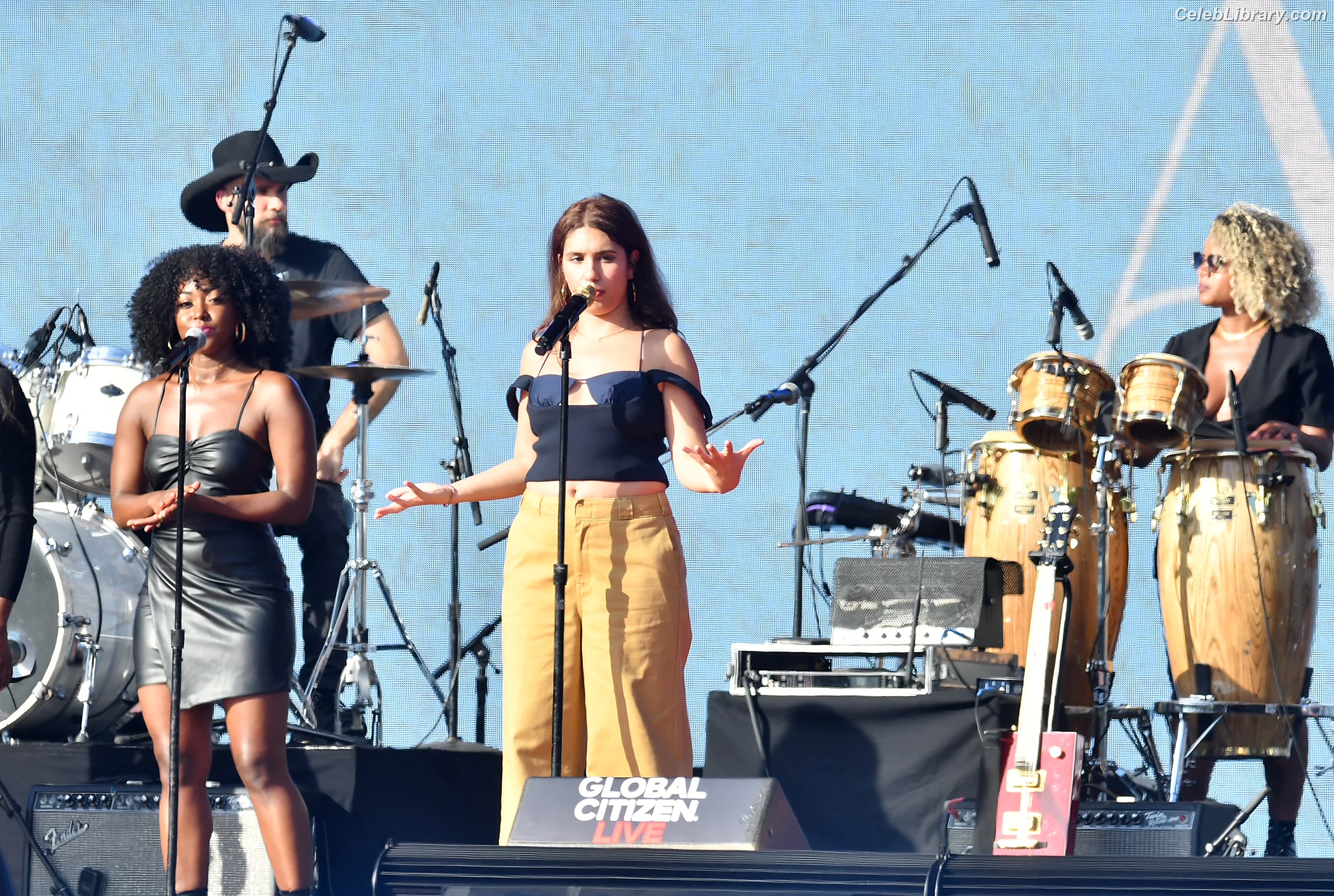 Alessia Cara photo 19 of 309