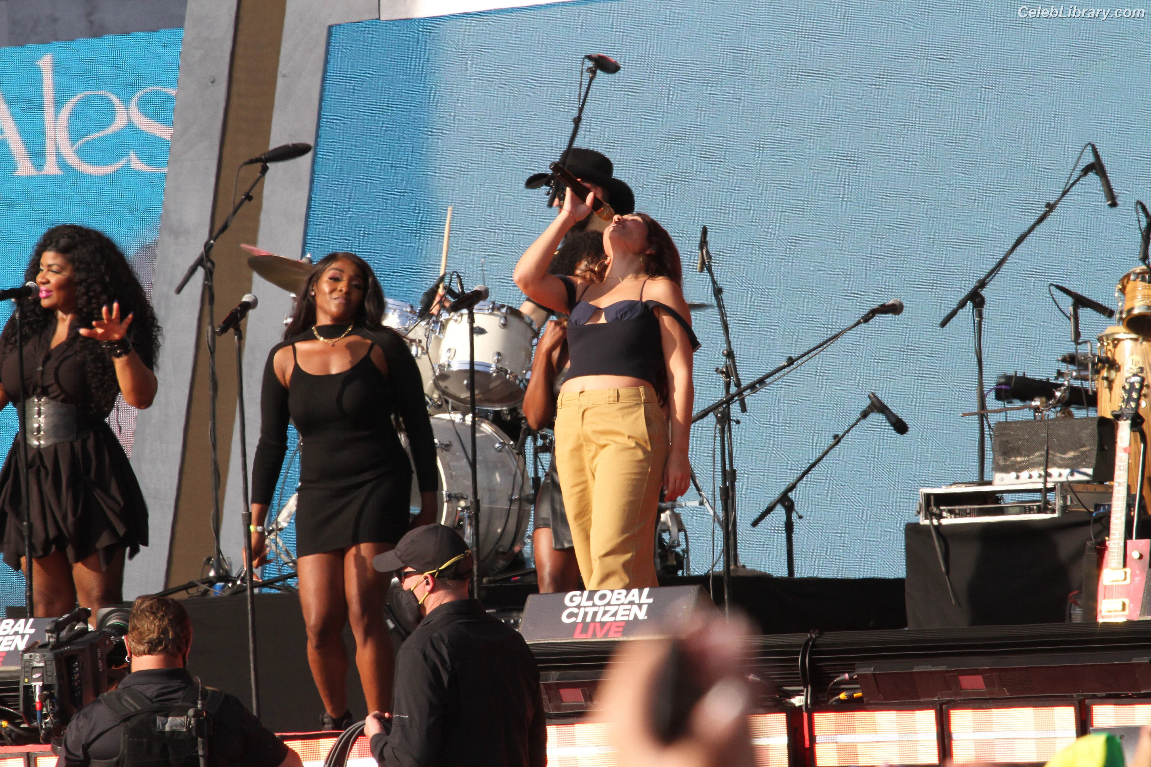 Alessia Cara photo 23 of 309