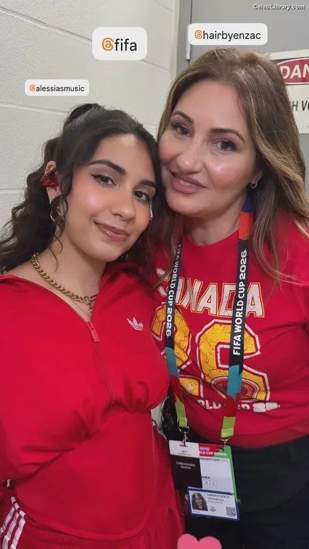 Alessia Cara photo 12 of 310