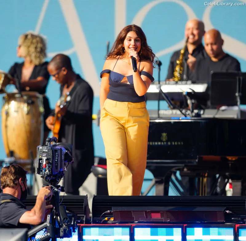 Alessia Cara photo 13 of 310