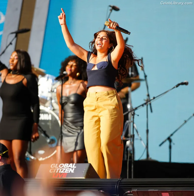 Alessia Cara photo 16 of 310