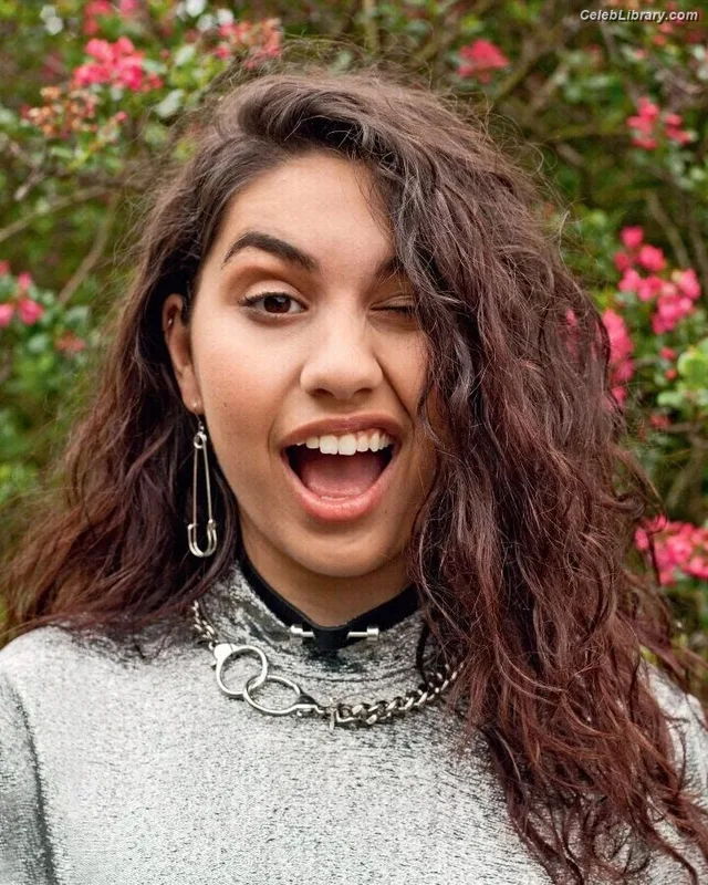 Alessia Cara photo 6 of 310