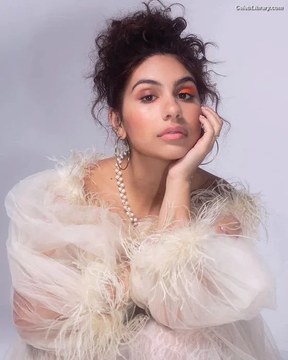 Alessia Cara photo 12 of 310