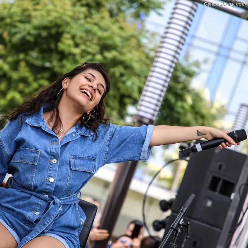 Alessia Cara photo 15 of 310