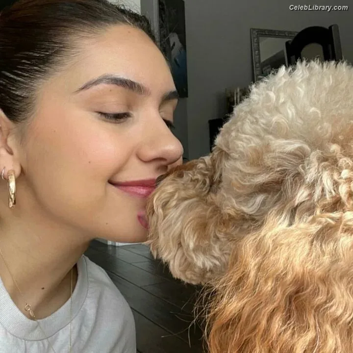 Alessia Cara photo 19 of 310
