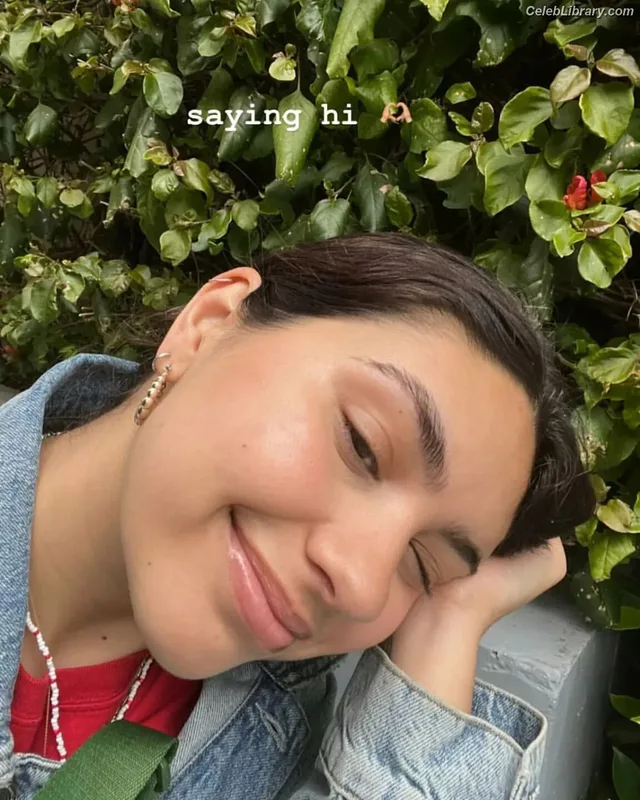 Alessia Cara photo 21 of 310