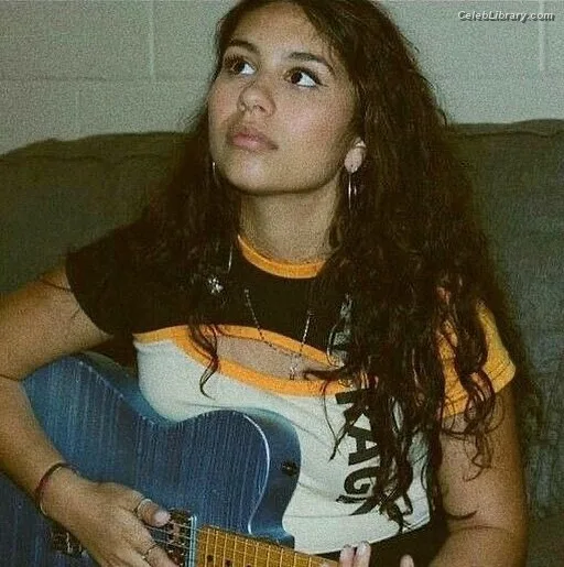 Alessia Cara photo 22 of 310