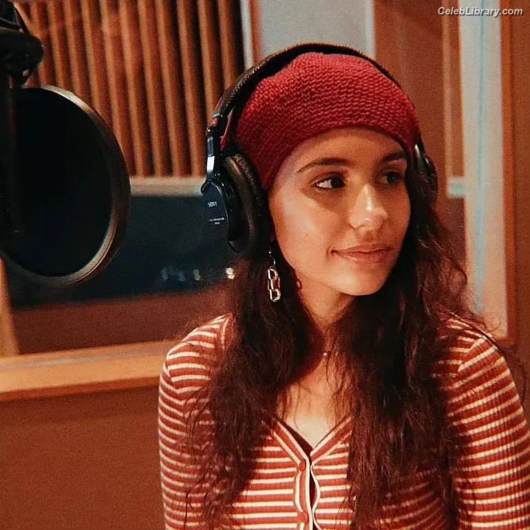 Alessia Cara photo 4 of 310