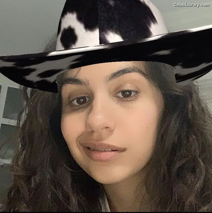 Alessia Cara photo 5 of 310