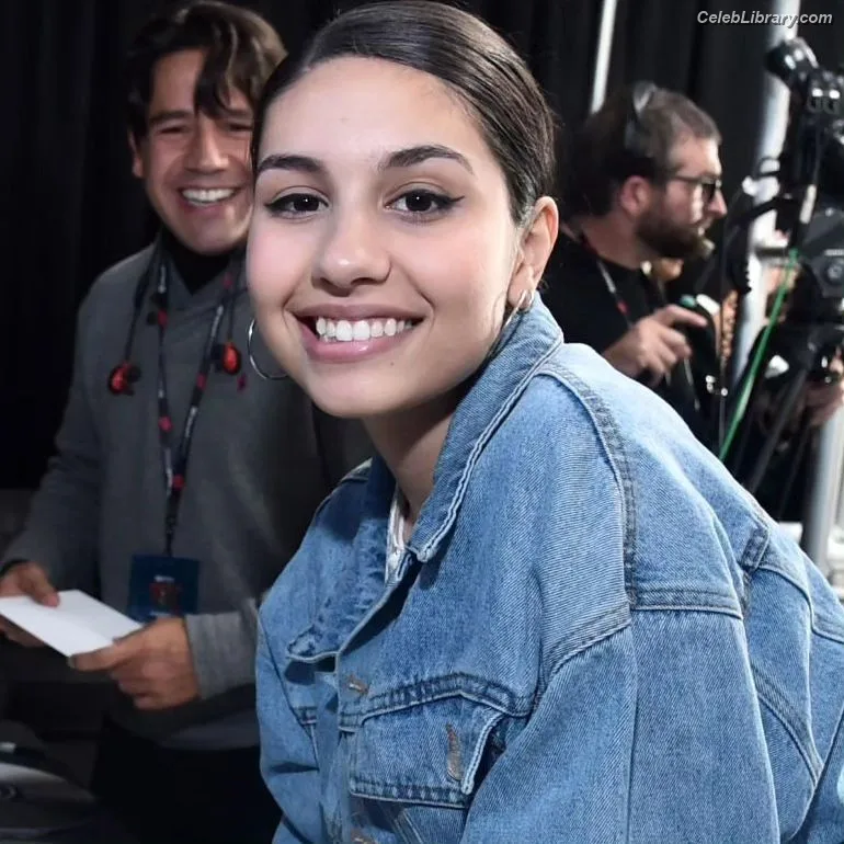 Alessia Cara photo 7 of 310
