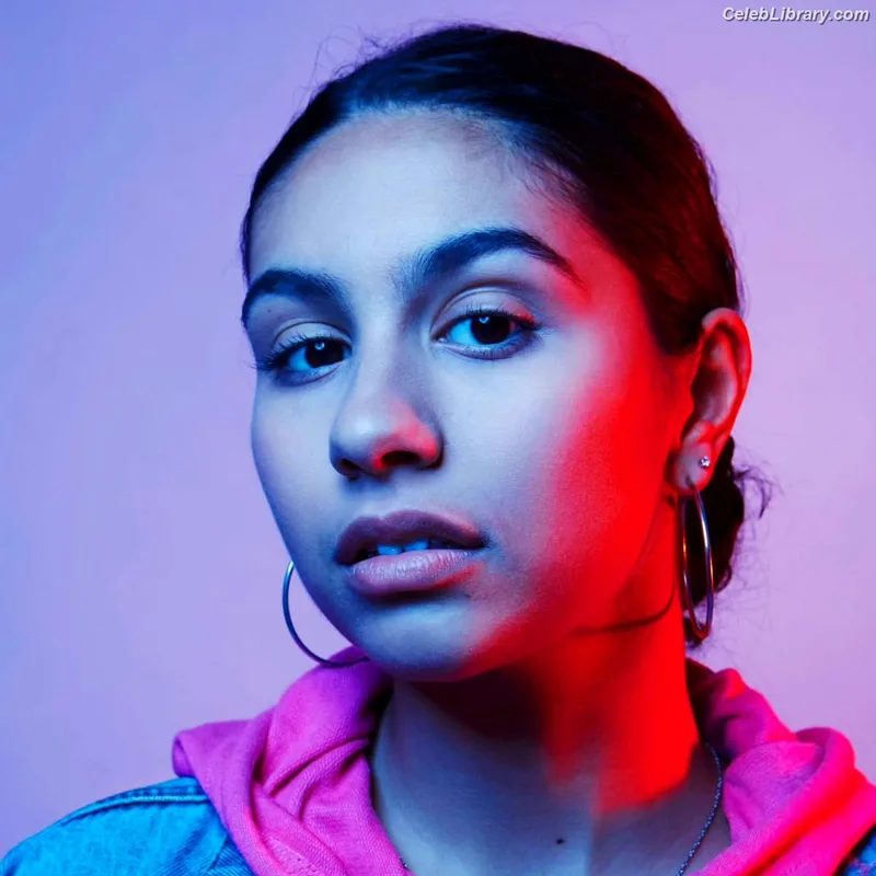 Alessia Cara photo 10 of 310