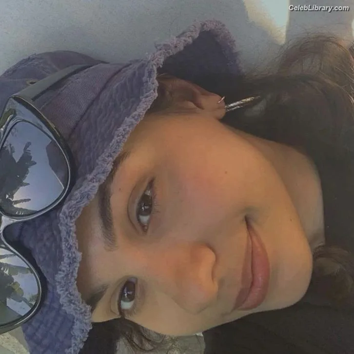 Alessia Cara photo 15 of 310