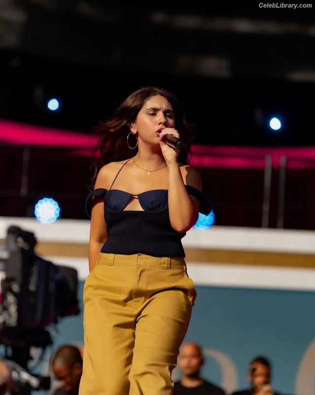 Alessia Cara photo 16 of 310