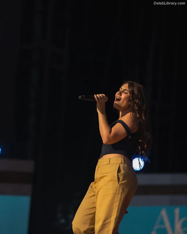 Alessia Cara photo 20 of 310