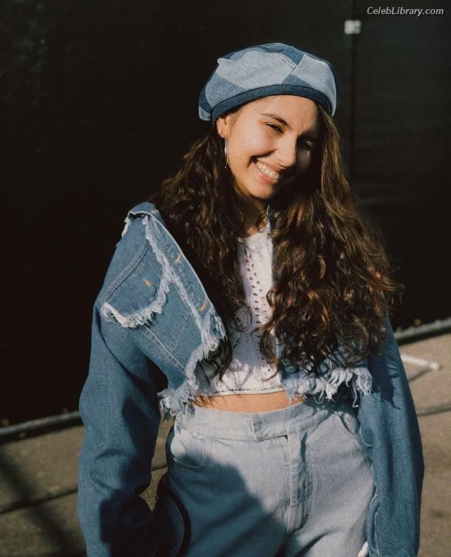 Alessia Cara photo 12 of 310