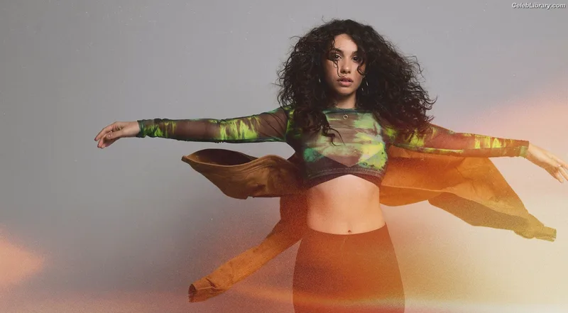 Alessia Cara photo 1 of 310