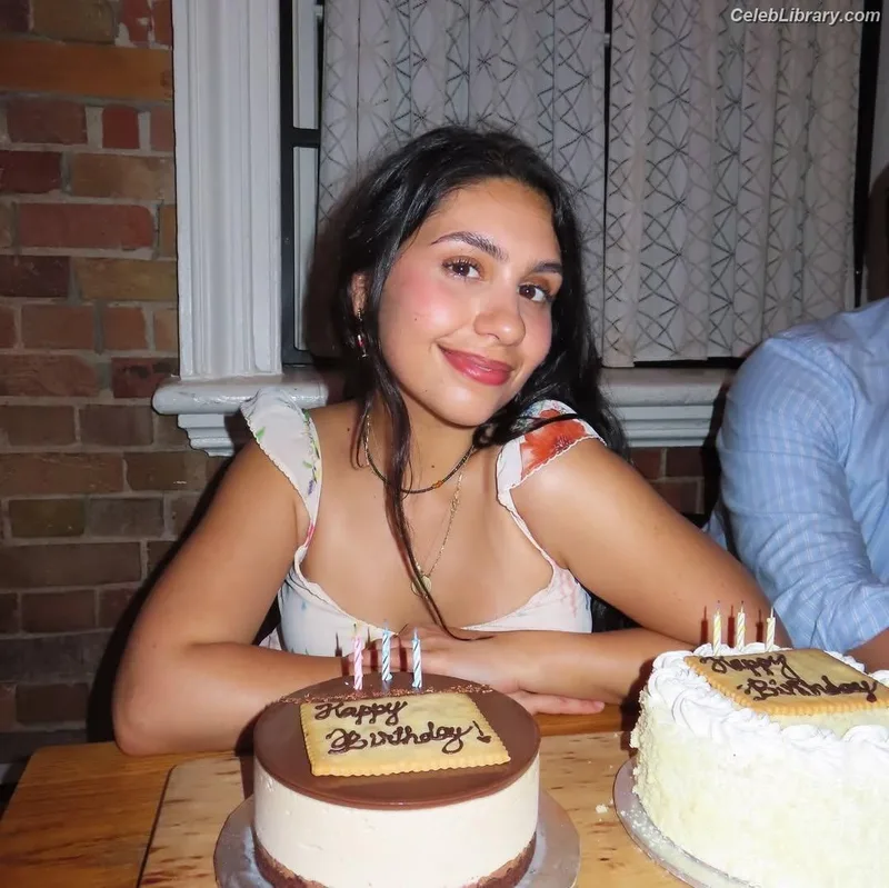 Alessia Cara photo 9 of 310