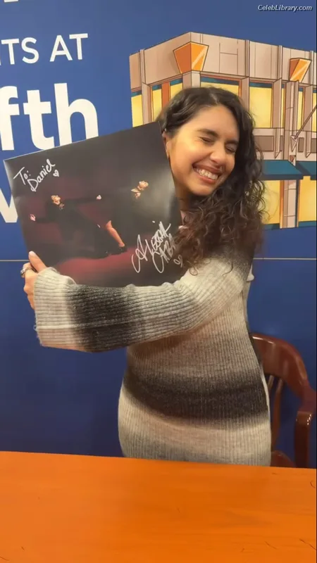 Alessia Cara photo 12 of 310