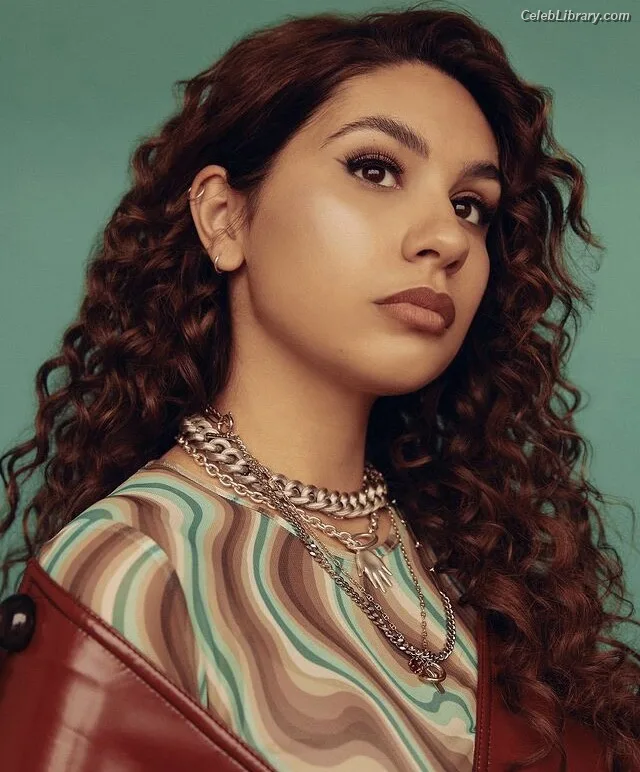 Alessia Cara photo 15 of 310