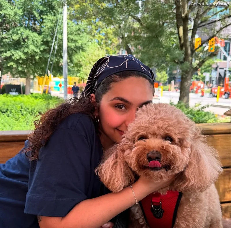 Alessia Cara photo 19 of 310