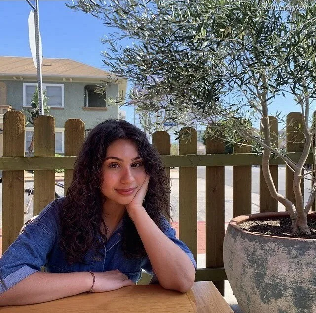 Alessia Cara photo 3 of 310