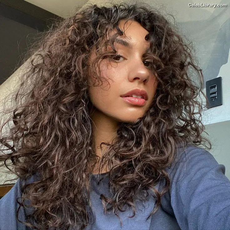 Alessia Cara photo 9 of 310