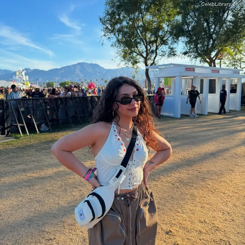 Alessia Cara photo 12 of 310