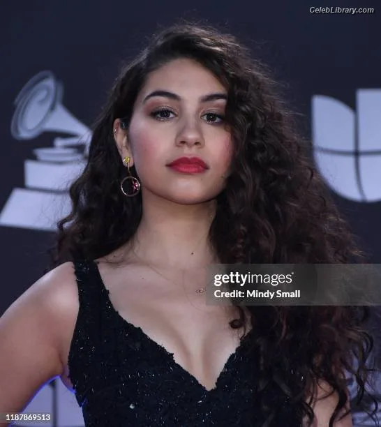 Alessia Cara photo 13 of 310