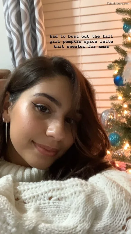Alessia Cara photo 15 of 310