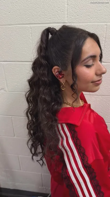 Alessia Cara photo 1 of 310