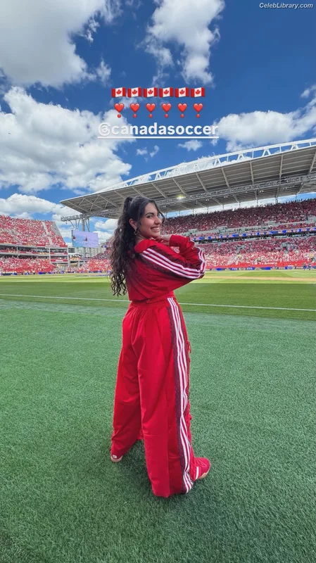 Alessia Cara photo 2 of 310
