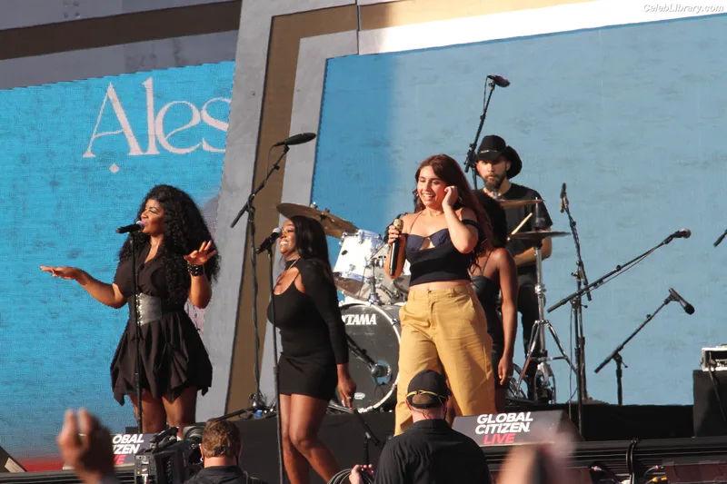 Alessia Cara photo 8 of 310