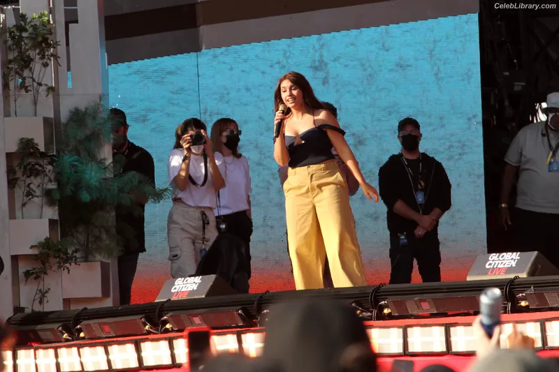 Alessia Cara photo 13 of 310