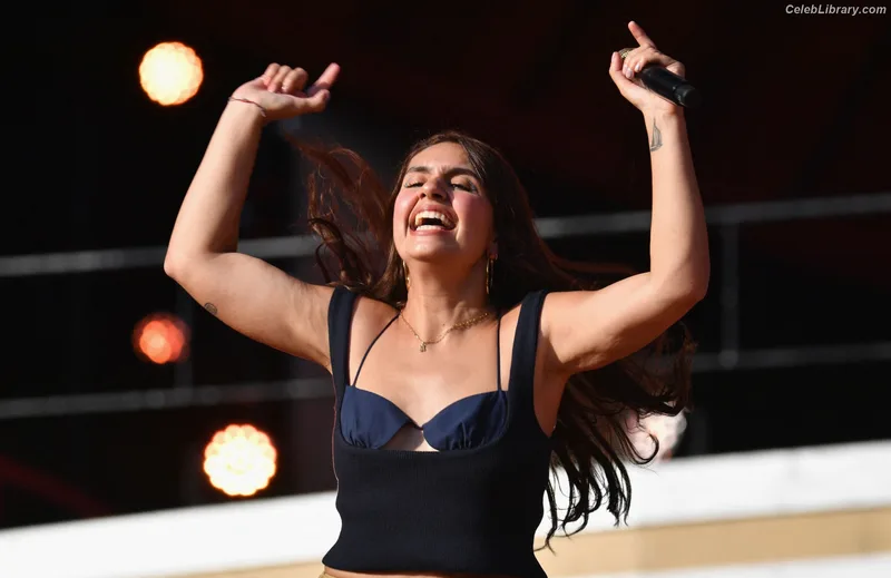 Alessia Cara photo 14 of 310