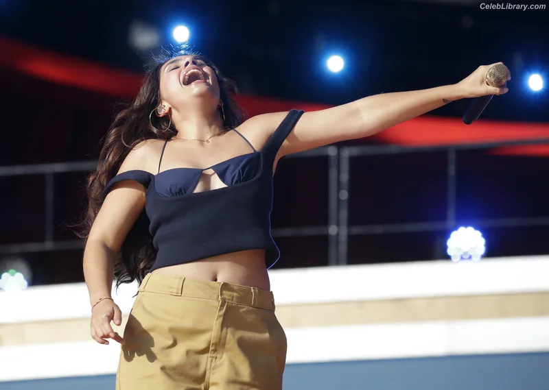 Alessia Cara photo 17 of 310