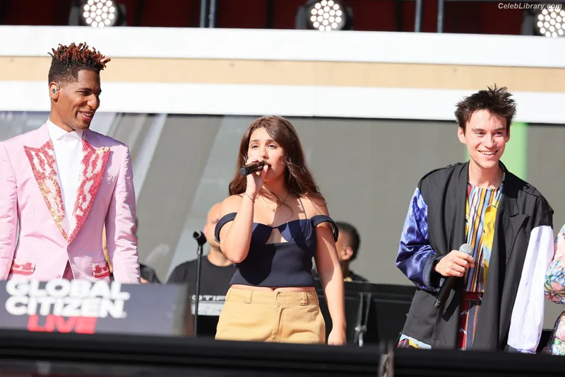 Alessia Cara photo 1 of 310