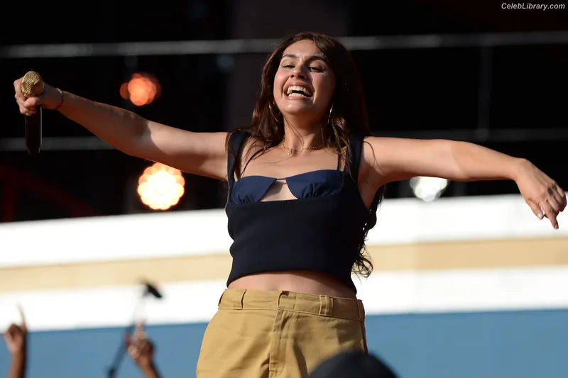 Alessia Cara photo 3 of 310