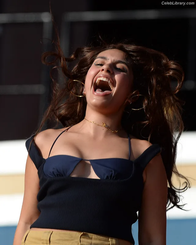 Alessia Cara photo 5 of 310