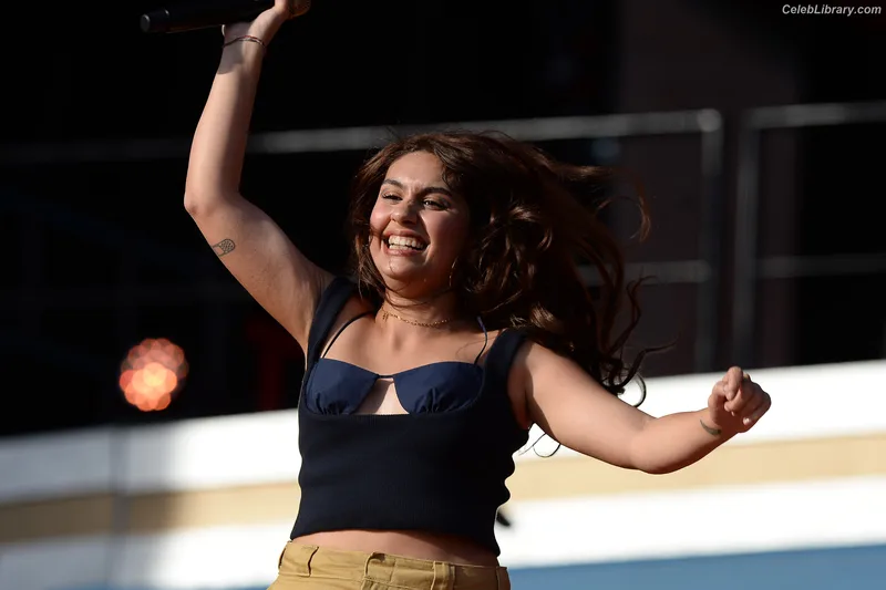 Alessia Cara photo 7 of 310