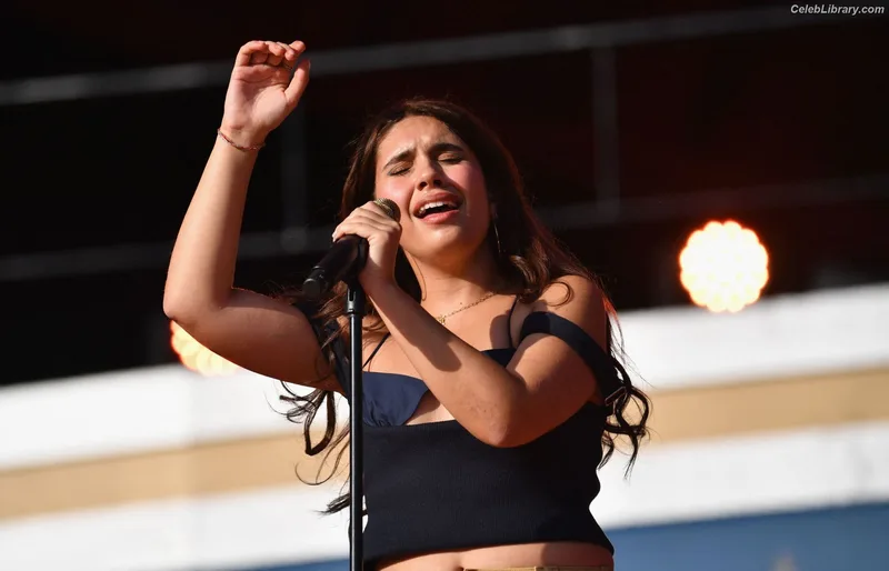 Alessia Cara photo 12 of 310