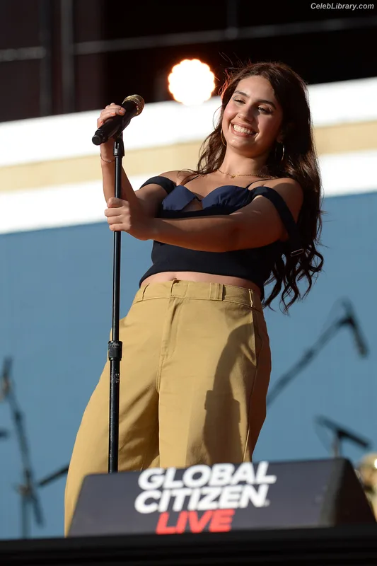 Alessia Cara photo 13 of 310