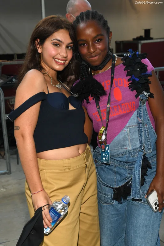 Alessia Cara photo 17 of 310