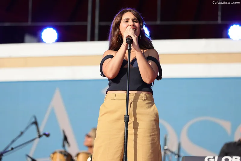 Alessia Cara photo 19 of 310