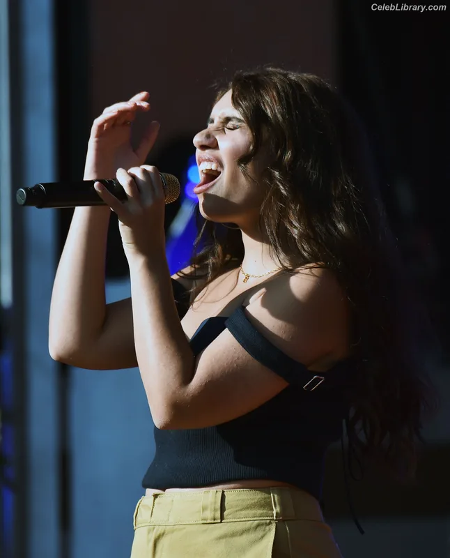 Alessia Cara photo 21 of 310