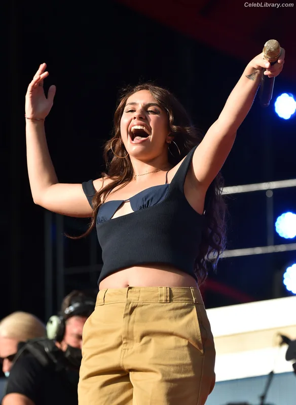 Alessia Cara photo 23 of 310